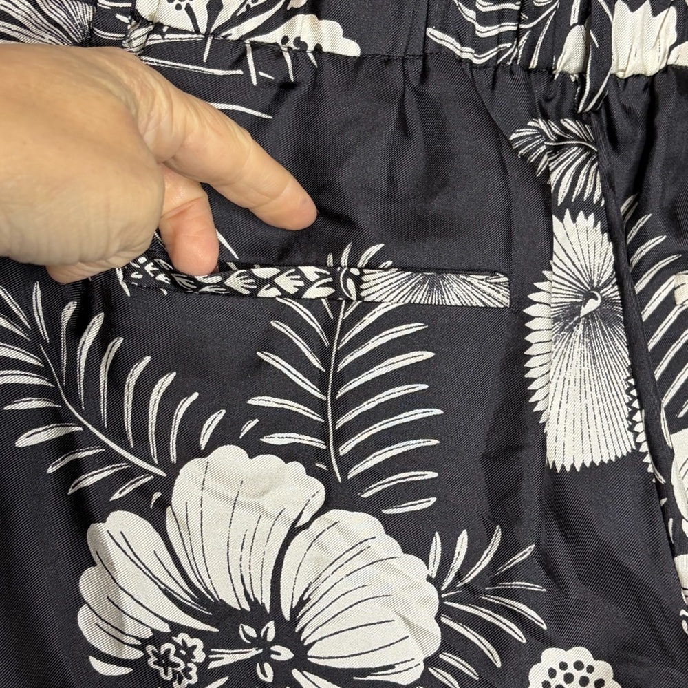 J Crew 100% Silk Trouser Pants Women 6 Black Floral Crop Gold Piping Tropical - Picture 7 of 12